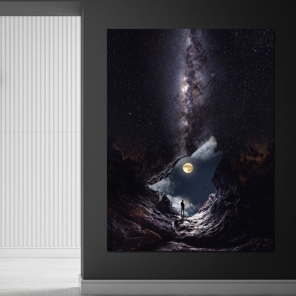 tablou canvas cu silueta unui lup in forma stancilor, pe fundal cosmic cu cer plin de stele si galaxii