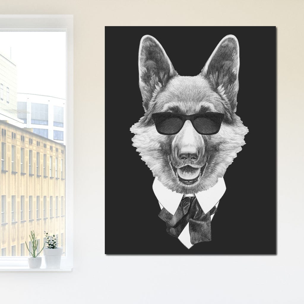 tablou canvas cu un caine, purtand ochelari de soare si costum cu papion, redat in alb si negru, pe fundal inchis
