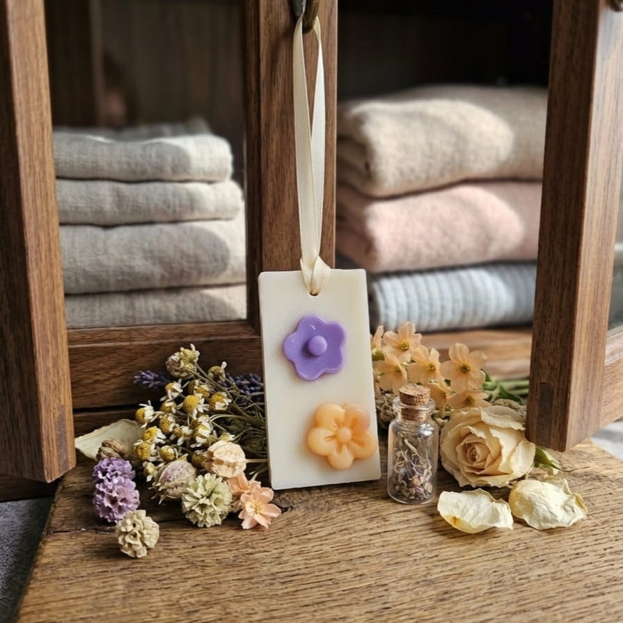 Odorizant Dulap/ Sertar/ Pantofar, GeRa Essence, Bouquet - Iasomie, Liliac, Bujor, Zambile, parfum floral, handmade, ceara parfumata, wax melts, ceara soia, 30g