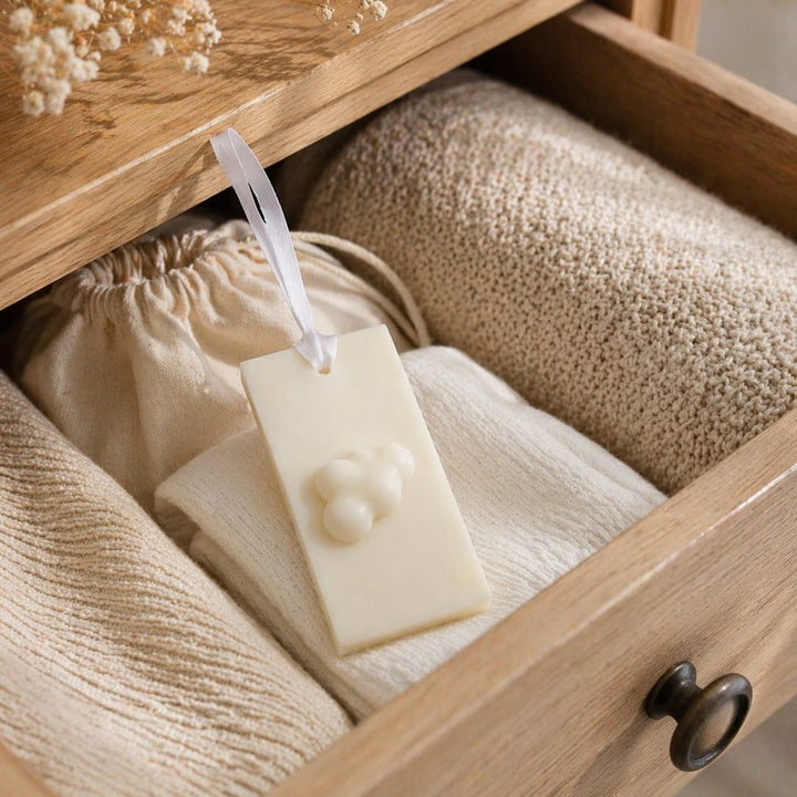 Odorizant Dulap/ Sertar/ Pantofar, GeRa Essence, Clean - Bumbac, Flori de cires, Bujori, parfum curat, handmade, ceara naturala, 30g