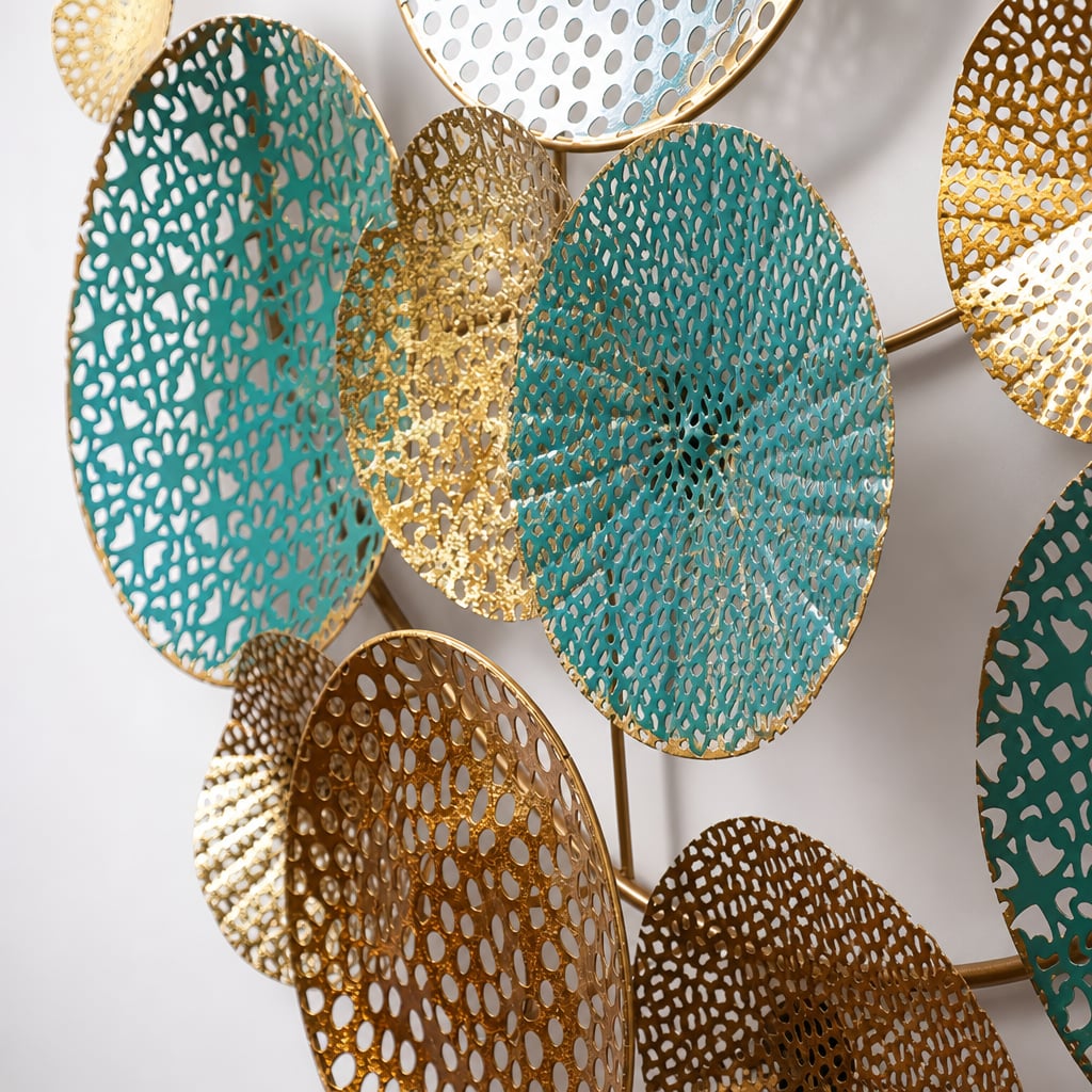 Decoratiune Metalica de Perete LuxCanva® OpalCircles A0921, din Metal, Rotunda, Auriu, Verde, Dimensiune Mare 84 × 73 x 3 cm